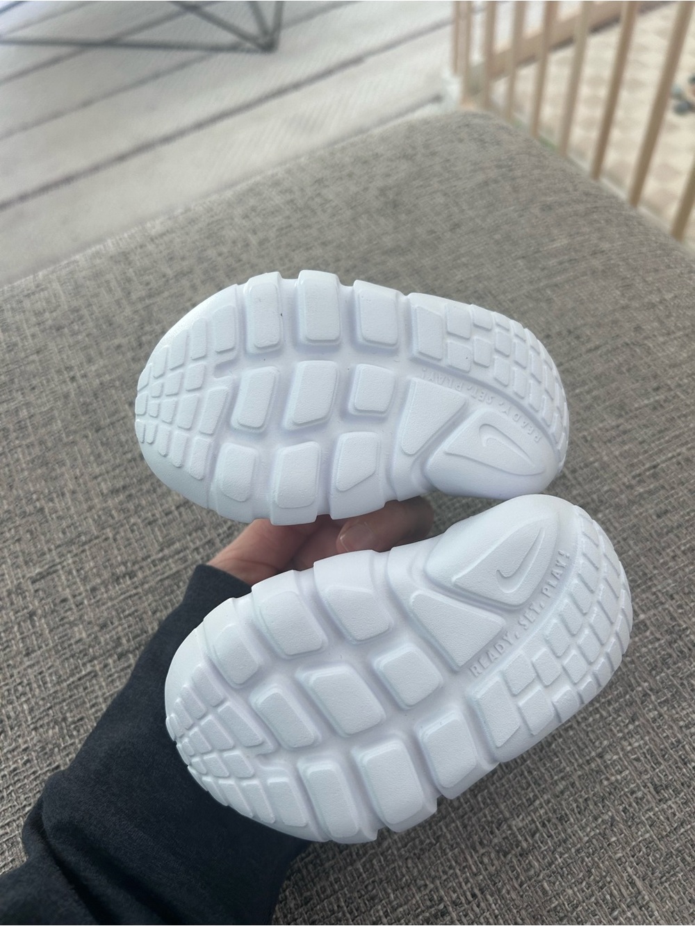 Baby nike shoes -never worn - Picture 3 of 3